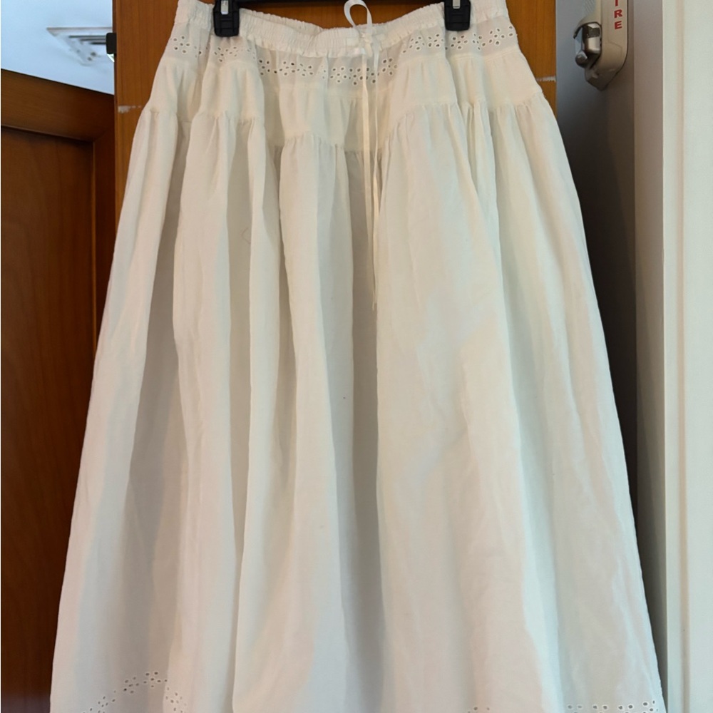 Free People Gesibelle white eyelet skirt. - Picture 4 of 7